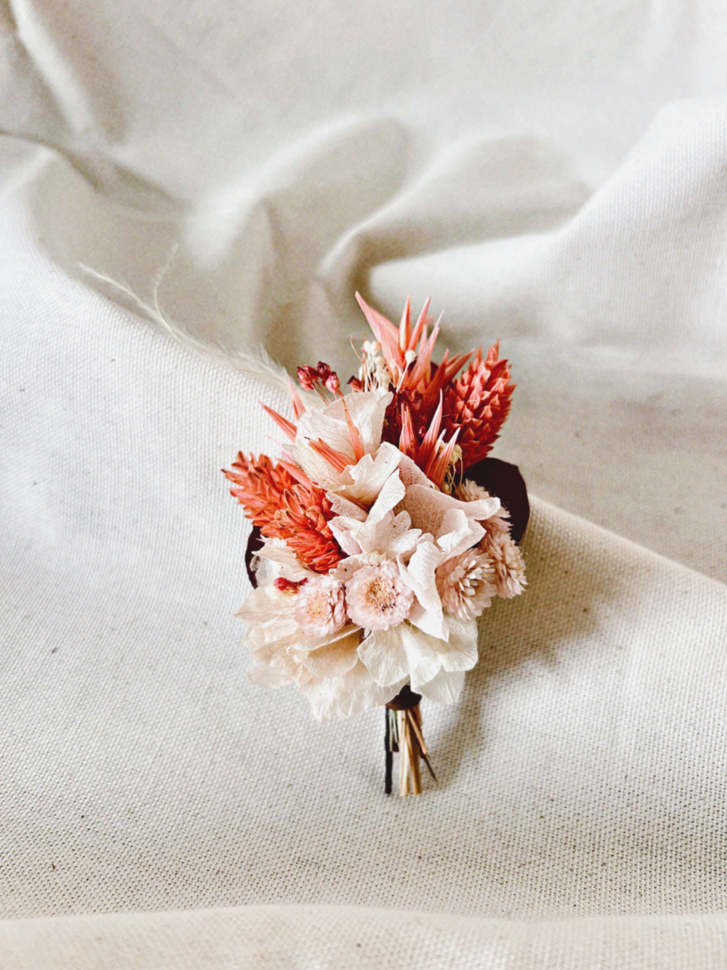 lherbefolle-fleuriste-nantes-mariage-boutonniere-rose.jpg