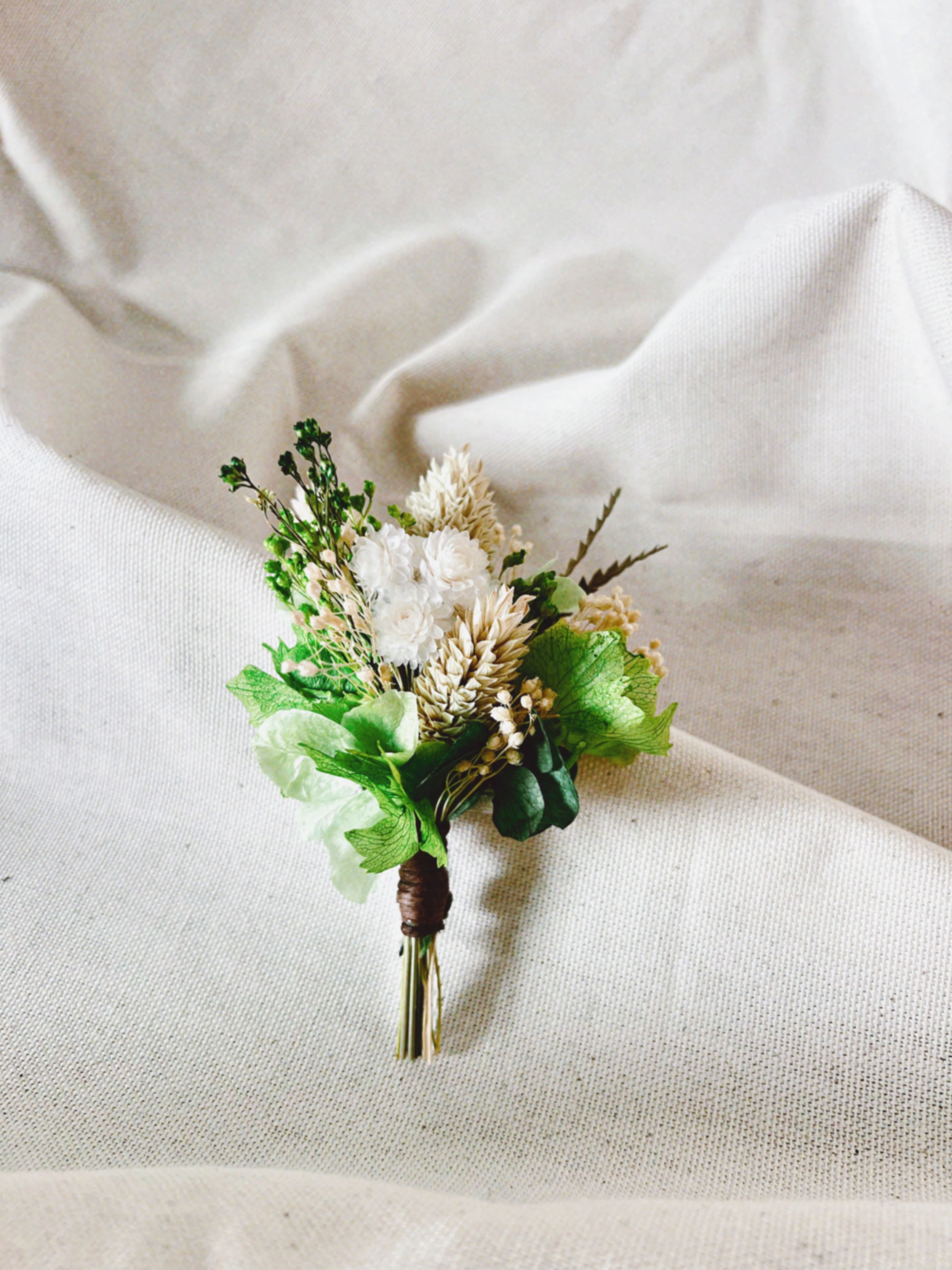 lherbefolle-fleuriste-nantes-mariage-boutonniere-vert.jpg