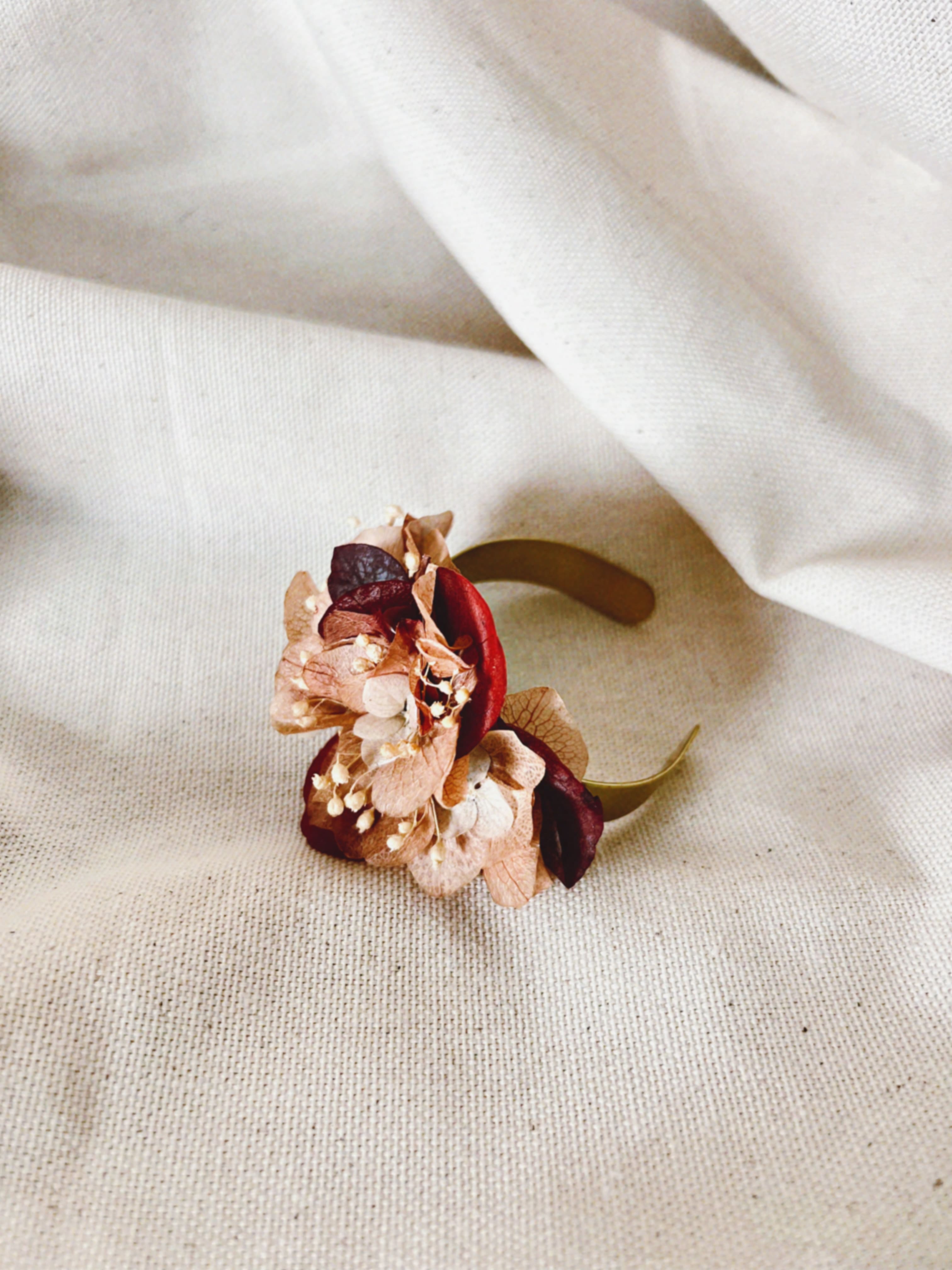 lherbefolle-fleuriste-nantes-mariage-bracelet-terracotta-01.jpg