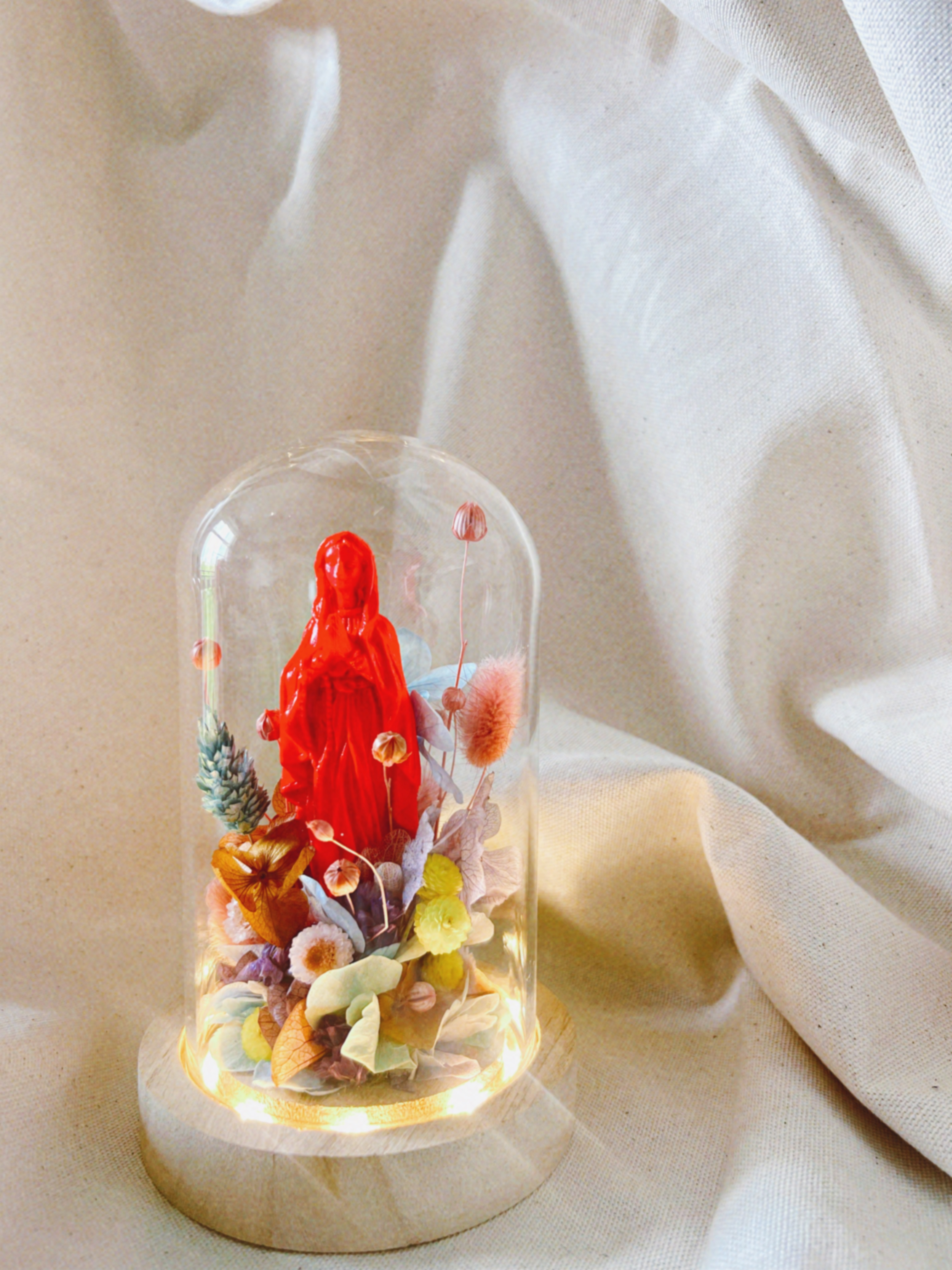 Globe en verre fleuri & Vierge pop