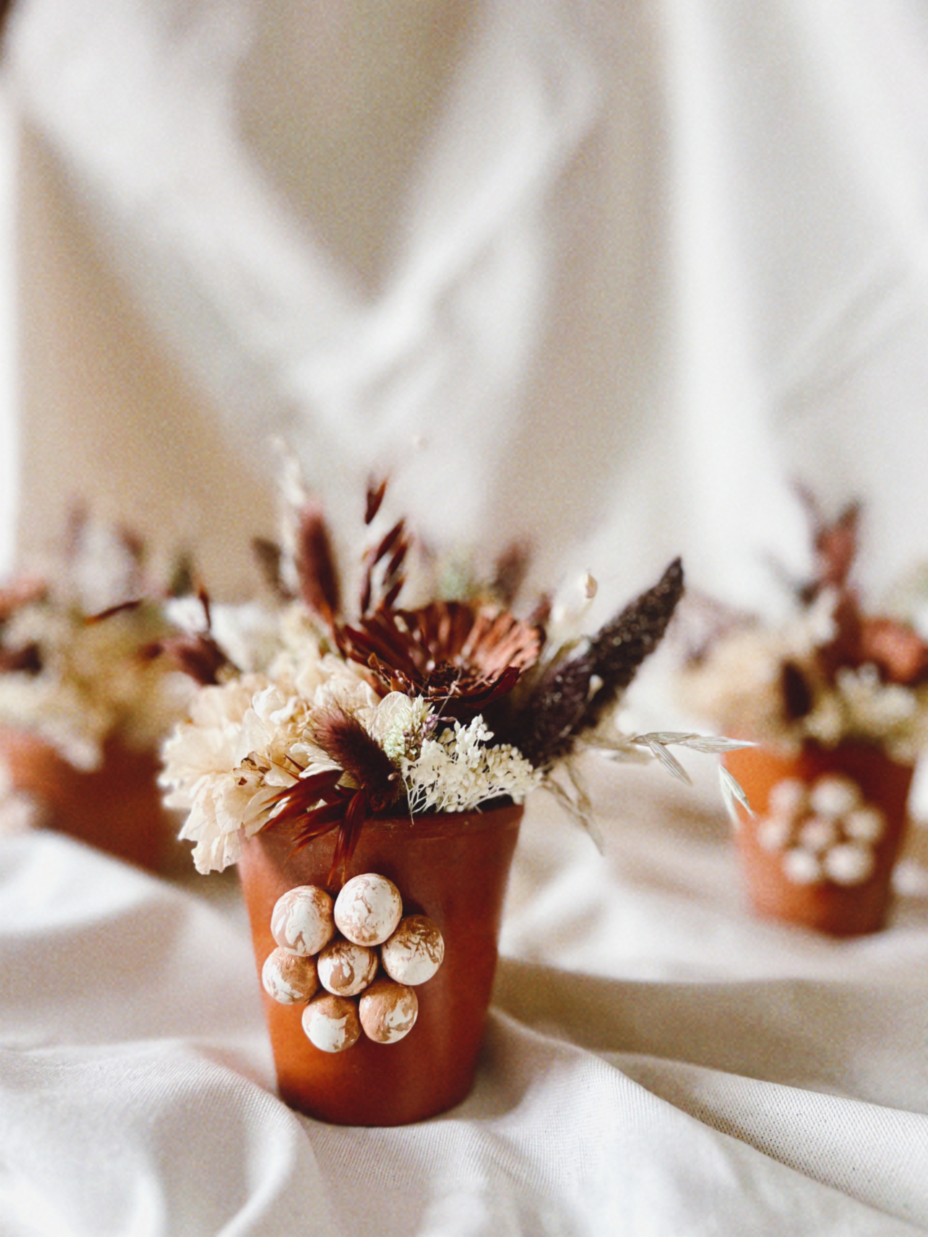 lherbefolle-fleuriste-nantes-terre-cuite-naturelle-fleurs-sechees-evenementiel-deco-0.jpg