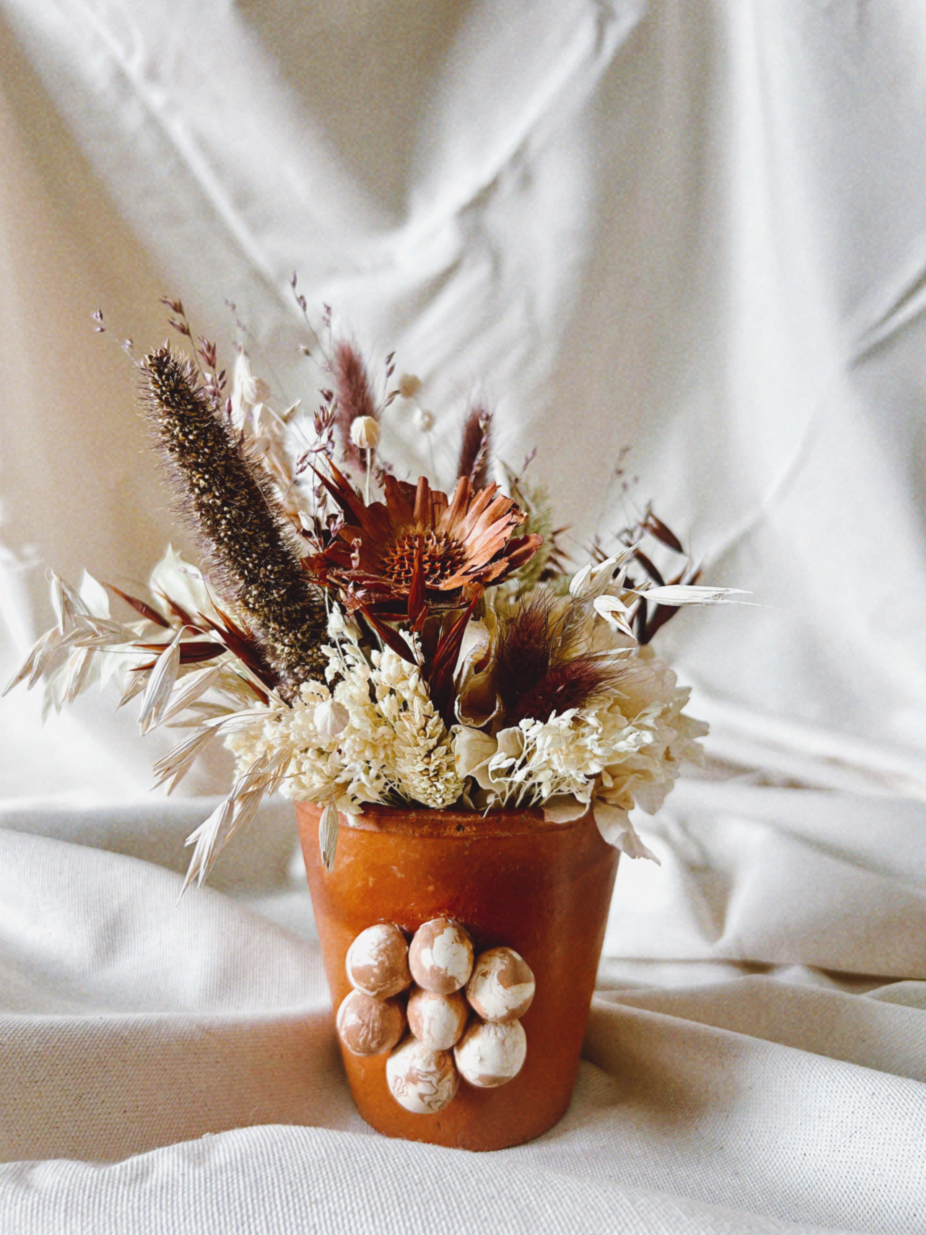Composition de fleurs séchées & Pot en terre cuite upcyclé