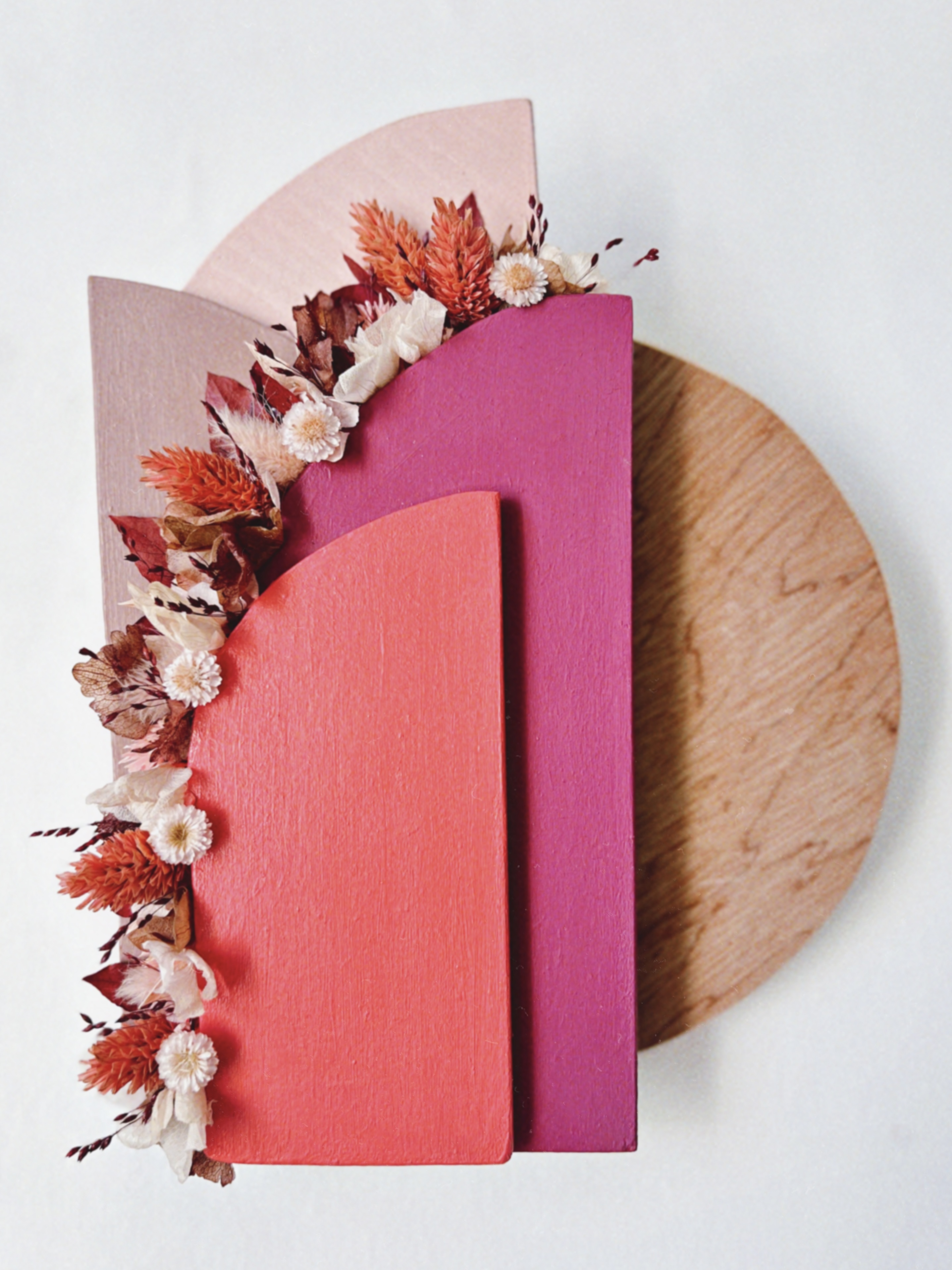 Suspension murale en bois recyclé & fleurs séchées